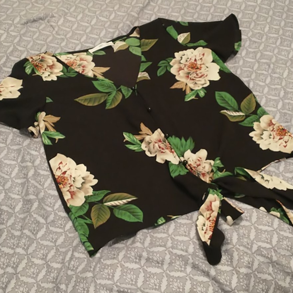 Infinity Raine Flower Top w/ Front Knot Tie